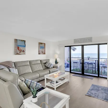 Magnificent Gulf Front Condo Located Directly On The Ocean! Condo
